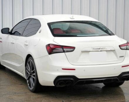 Білий Мазераті Ghibli, об'ємом двигуна 3.8 л та пробігом 14 тис. км за 15700 $, фото 4 на Automoto.ua