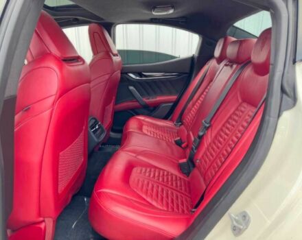 Білий Мазераті Ghibli, об'ємом двигуна 3.8 л та пробігом 14 тис. км за 15700 $, фото 11 на Automoto.ua