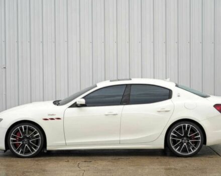 Білий Мазераті Ghibli, об'ємом двигуна 3.8 л та пробігом 14 тис. км за 15700 $, фото 3 на Automoto.ua