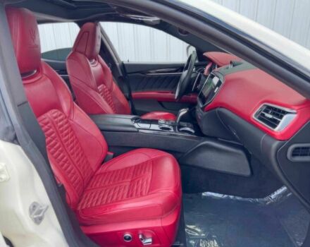 Білий Мазераті Ghibli, об'ємом двигуна 3.8 л та пробігом 14 тис. км за 15700 $, фото 9 на Automoto.ua