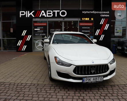 Белый Мазерати Гибли, объемом двигателя 3 л и пробегом 80 тыс. км за 26700 $, фото 1 на Automoto.ua