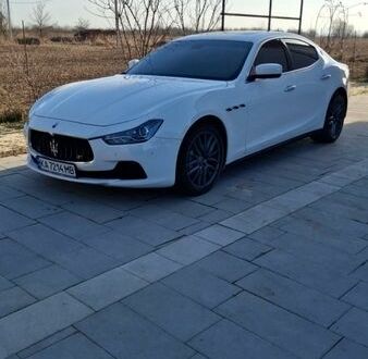 Білий Мазераті Ghibli, об'ємом двигуна 2.99 л та пробігом 120 тис. км за 27450 $, фото 1 на Automoto.ua