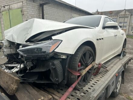 Белый Мазерати Гибли, объемом двигателя 3 л и пробегом 57 тыс. км за 15 $, фото 1 на Automoto.ua