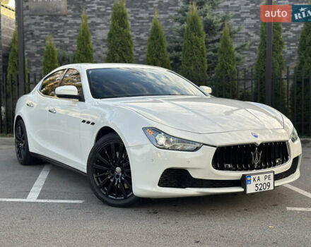 Белый Мазерати Гибли, объемом двигателя 2.98 л и пробегом 38 тыс. км за 39999 $, фото 1 на Automoto.ua
