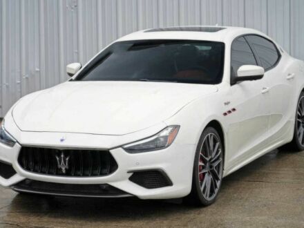 Білий Мазераті Ghibli, об'ємом двигуна 3.8 л та пробігом 14 тис. км за 15700 $, фото 1 на Automoto.ua