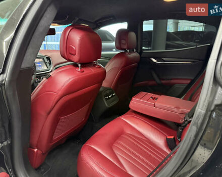 Черный Мазерати Гибли, объемом двигателя 3 л и пробегом 146 тыс. км за 25900 $, фото 22 на Automoto.ua