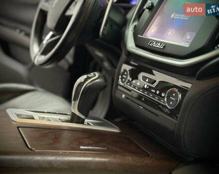 Черный Мазерати Гибли, объемом двигателя 2.98 л и пробегом 91 тыс. км за 24950 $, фото 31 на Automoto.ua