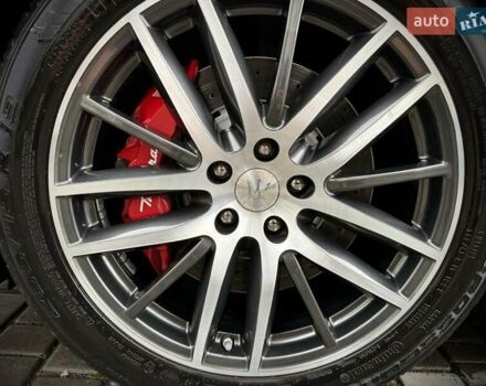 Черный Мазерати Гибли, объемом двигателя 2.98 л и пробегом 91 тыс. км за 24950 $, фото 12 на Automoto.ua