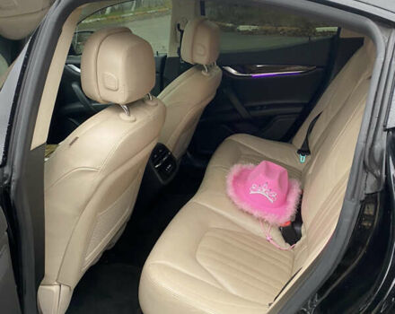 Чорний Мазераті Ghibli, об'ємом двигуна 2.98 л та пробігом 106 тис. км за 19500 $, фото 10 на Automoto.ua