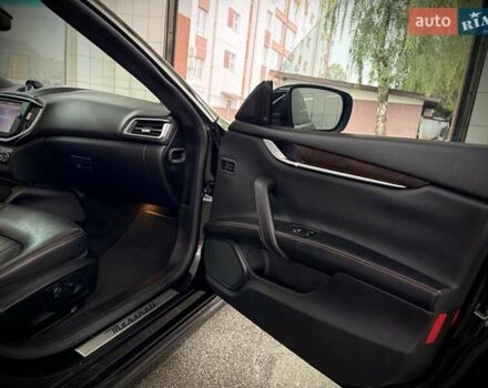 Черный Мазерати Гибли, объемом двигателя 2.98 л и пробегом 91 тыс. км за 24950 $, фото 17 на Automoto.ua
