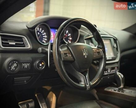 Черный Мазерати Гибли, объемом двигателя 2.98 л и пробегом 91 тыс. км за 24950 $, фото 14 на Automoto.ua