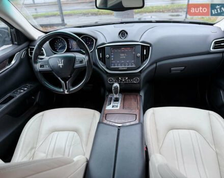 Мазерати Гибли 2014 в Киеве на Automoto.ua Черный Мазерати Гибли, объемом двигателя 3 л и пробегом 125 тыс. км за 15500 $, фото 9 на Automoto.ua