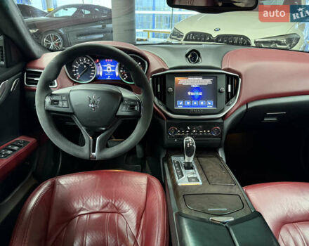 Черный Мазерати Гибли, объемом двигателя 3 л и пробегом 146 тыс. км за 25900 $, фото 24 на Automoto.ua