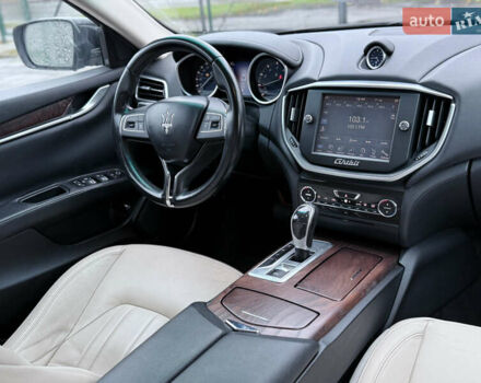 Мазерати Гибли 2014 в Киеве на Automoto.ua Черный Мазерати Гибли, объемом двигателя 3 л и пробегом 125 тыс. км за 15500 $, фото 10 на Automoto.ua