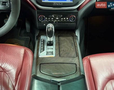 Черный Мазерати Гибли, объемом двигателя 3 л и пробегом 146 тыс. км за 25900 $, фото 27 на Automoto.ua