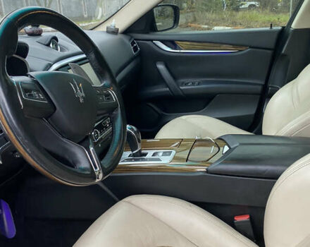 Чорний Мазераті Ghibli, об'ємом двигуна 2.98 л та пробігом 106 тис. км за 19500 $, фото 9 на Automoto.ua