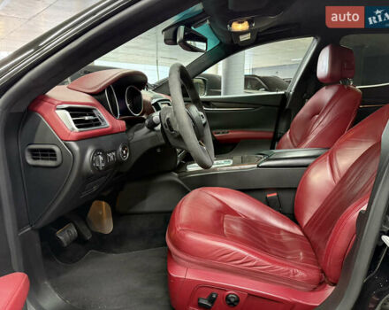 Черный Мазерати Гибли, объемом двигателя 3 л и пробегом 146 тыс. км за 25900 $, фото 21 на Automoto.ua