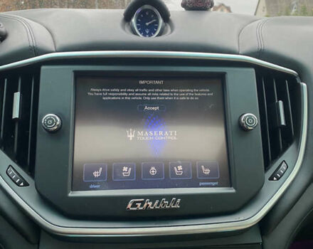 Чорний Мазераті Ghibli, об'ємом двигуна 2.98 л та пробігом 106 тис. км за 19500 $, фото 13 на Automoto.ua