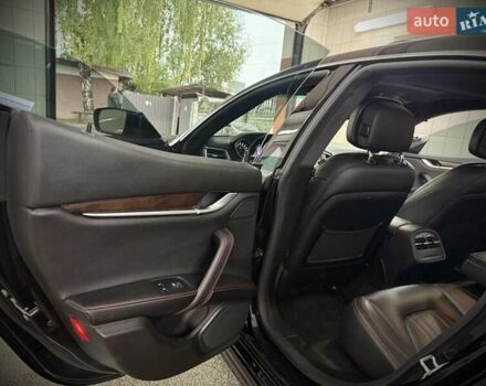 Черный Мазерати Гибли, объемом двигателя 2.98 л и пробегом 91 тыс. км за 24950 $, фото 23 на Automoto.ua