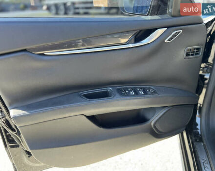 Чорний Мазераті Ghibli, об'ємом двигуна 2.98 л та пробігом 134 тис. км за 22000 $, фото 26 на Automoto.ua