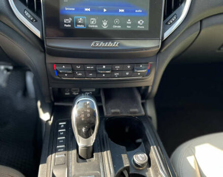 Чорний Мазераті Ghibli, об'ємом двигуна 2.98 л та пробігом 134 тис. км за 22000 $, фото 14 на Automoto.ua