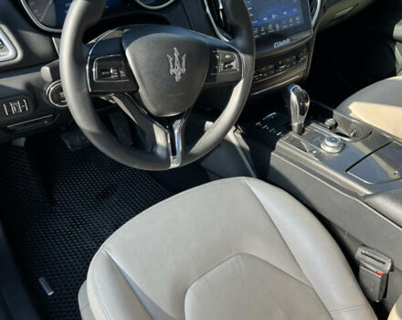 Чорний Мазераті Ghibli, об'ємом двигуна 2.98 л та пробігом 134 тис. км за 22000 $, фото 12 на Automoto.ua