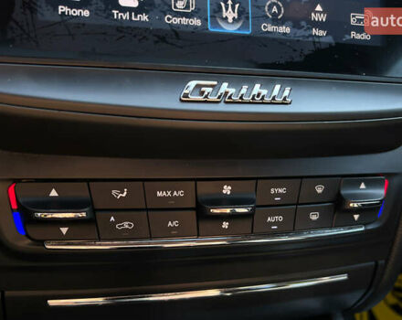 Черный Мазерати Гибли, объемом двигателя 3 л и пробегом 151 тыс. км за 21700 $, фото 16 на Automoto.ua