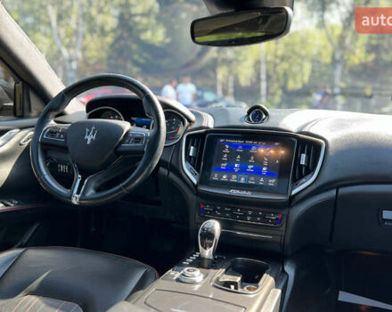 Черный Мазерати Гибли, объемом двигателя 3 л и пробегом 151 тыс. км за 21700 $, фото 23 на Automoto.ua