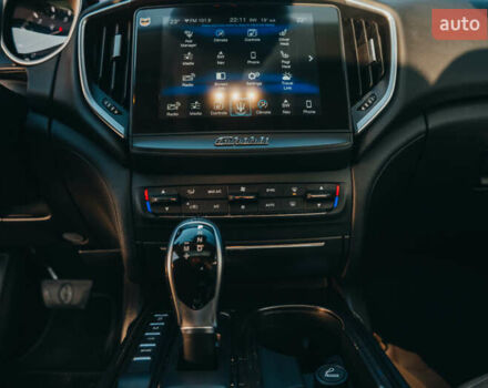 Чорний Мазераті Ghibli, об'ємом двигуна 2.98 л та пробігом 82 тис. км за 27000 $, фото 23 на Automoto.ua