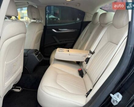 Черный Мазерати Гибли, объемом двигателя 2.98 л и пробегом 84 тыс. км за 14990 $, фото 13 на Automoto.ua