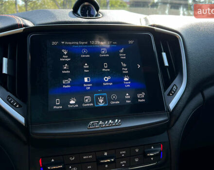 Черный Мазерати Гибли, объемом двигателя 3 л и пробегом 151 тыс. км за 21700 $, фото 15 на Automoto.ua