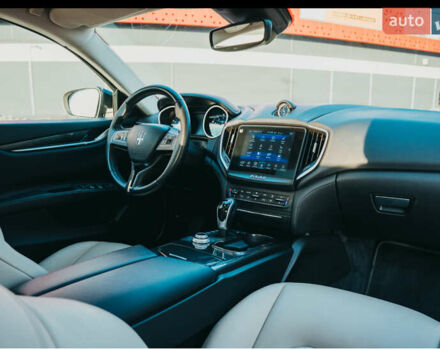 Чорний Мазераті Ghibli, об'ємом двигуна 2.98 л та пробігом 82 тис. км за 27000 $, фото 12 на Automoto.ua