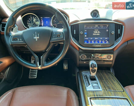 Красный Мазерати Гибли, объемом двигателя 2.98 л и пробегом 70 тыс. км за 17900 $, фото 18 на Automoto.ua