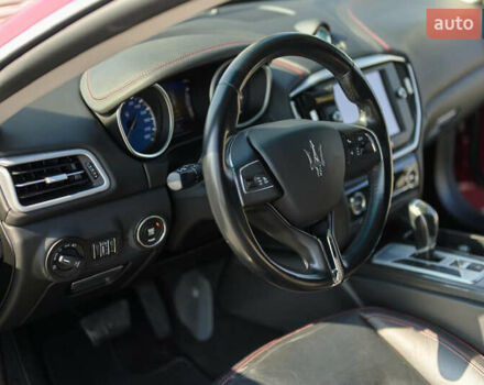 Красный Мазерати Гибли, объемом двигателя 2.98 л и пробегом 51 тыс. км за 25000 $, фото 48 на Automoto.ua