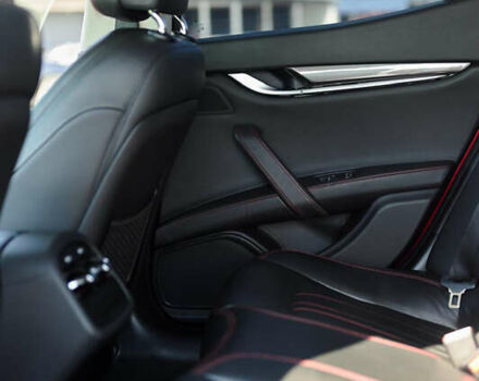 Красный Мазерати Гибли, объемом двигателя 2.98 л и пробегом 51 тыс. км за 25000 $, фото 66 на Automoto.ua