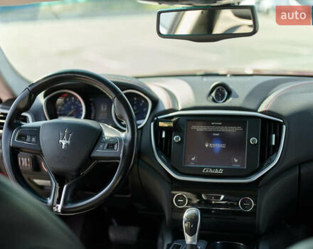 Красный Мазерати Гибли, объемом двигателя 2.98 л и пробегом 51 тыс. км за 25000 $, фото 44 на Automoto.ua