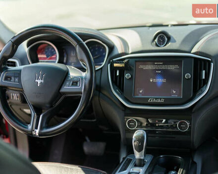 Красный Мазерати Гибли, объемом двигателя 2.98 л и пробегом 51 тыс. км за 25000 $, фото 82 на Automoto.ua
