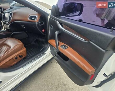 Мазерати Гибли, объемом двигателя 3 л и пробегом 117 тыс. км за 28000 $, фото 24 на Automoto.ua