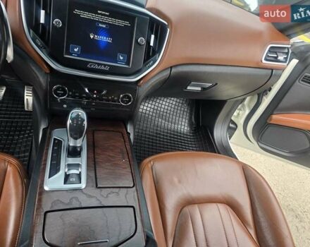 Мазерати Гибли, объемом двигателя 3 л и пробегом 117 тыс. км за 28000 $, фото 12 на Automoto.ua