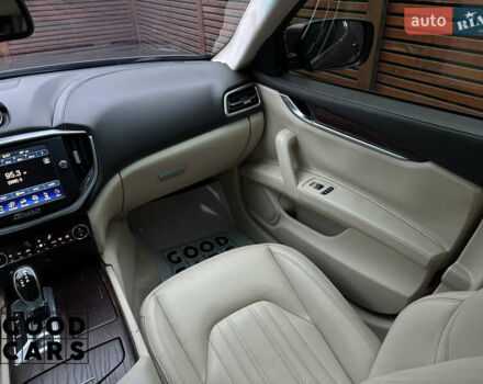 Сірий Мазераті Ghibli, об'ємом двигуна 2.98 л та пробігом 63 тис. км за 21000 $, фото 38 на Automoto.ua