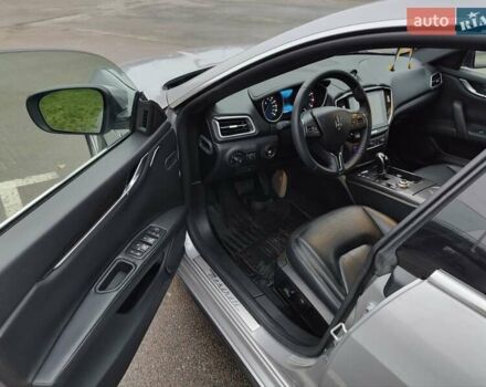 Серый Мазерати Гибли, объемом двигателя 2.98 л и пробегом 183 тыс. км за 18800 $, фото 14 на Automoto.ua