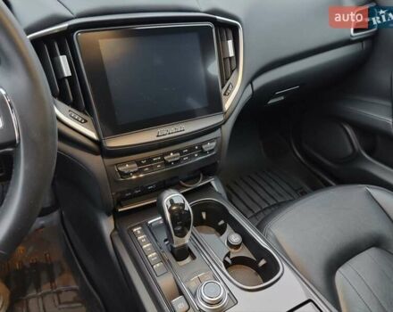 Серый Мазерати Гибли, объемом двигателя 2.98 л и пробегом 183 тыс. км за 18800 $, фото 23 на Automoto.ua