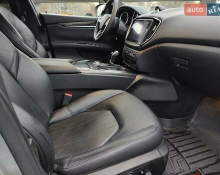 Серый Мазерати Гибли, объемом двигателя 2.98 л и пробегом 183 тыс. км за 18800 $, фото 21 на Automoto.ua