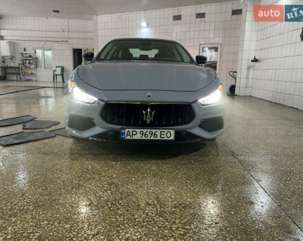 Серый Мазерати Гибли, объемом двигателя 3 л и пробегом 49 тыс. км за 24000 $, фото 1 на Automoto.ua