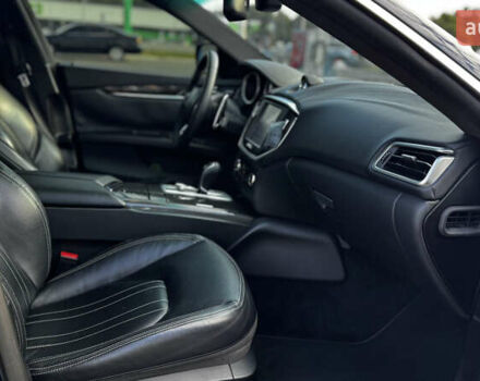 Синій Мазераті Ghibli, об'ємом двигуна 2.98 л та пробігом 145 тис. км за 15999 $, фото 11 на Automoto.ua