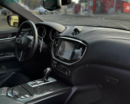 Синій Мазераті Ghibli, об'ємом двигуна 2.98 л та пробігом 145 тис. км за 15999 $, фото 10 на Automoto.ua