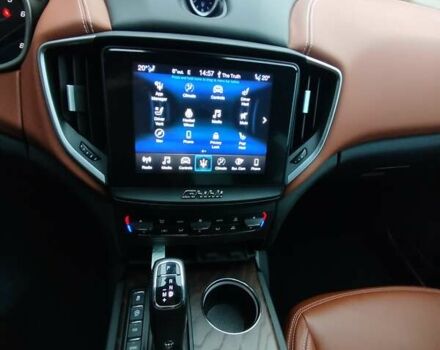 Синій Мазераті Ghibli, об'ємом двигуна 2.98 л та пробігом 62 тис. км за 45000 $, фото 37 на Automoto.ua