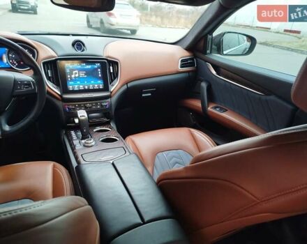 Синій Мазераті Ghibli, об'ємом двигуна 2.98 л та пробігом 62 тис. км за 45000 $, фото 24 на Automoto.ua