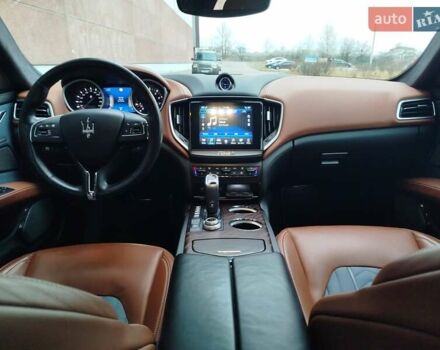Синій Мазераті Ghibli, об'ємом двигуна 2.98 л та пробігом 62 тис. км за 45000 $, фото 23 на Automoto.ua