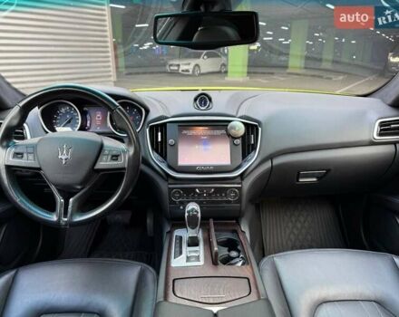 Зелений Мазераті Ghibli, об'ємом двигуна 2.98 л та пробігом 120 тис. км за 23990 $, фото 15 на Automoto.ua